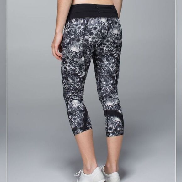 LULULEMON Run Inspire Crop II W6B70S Size 4 - Picture 8 of 9